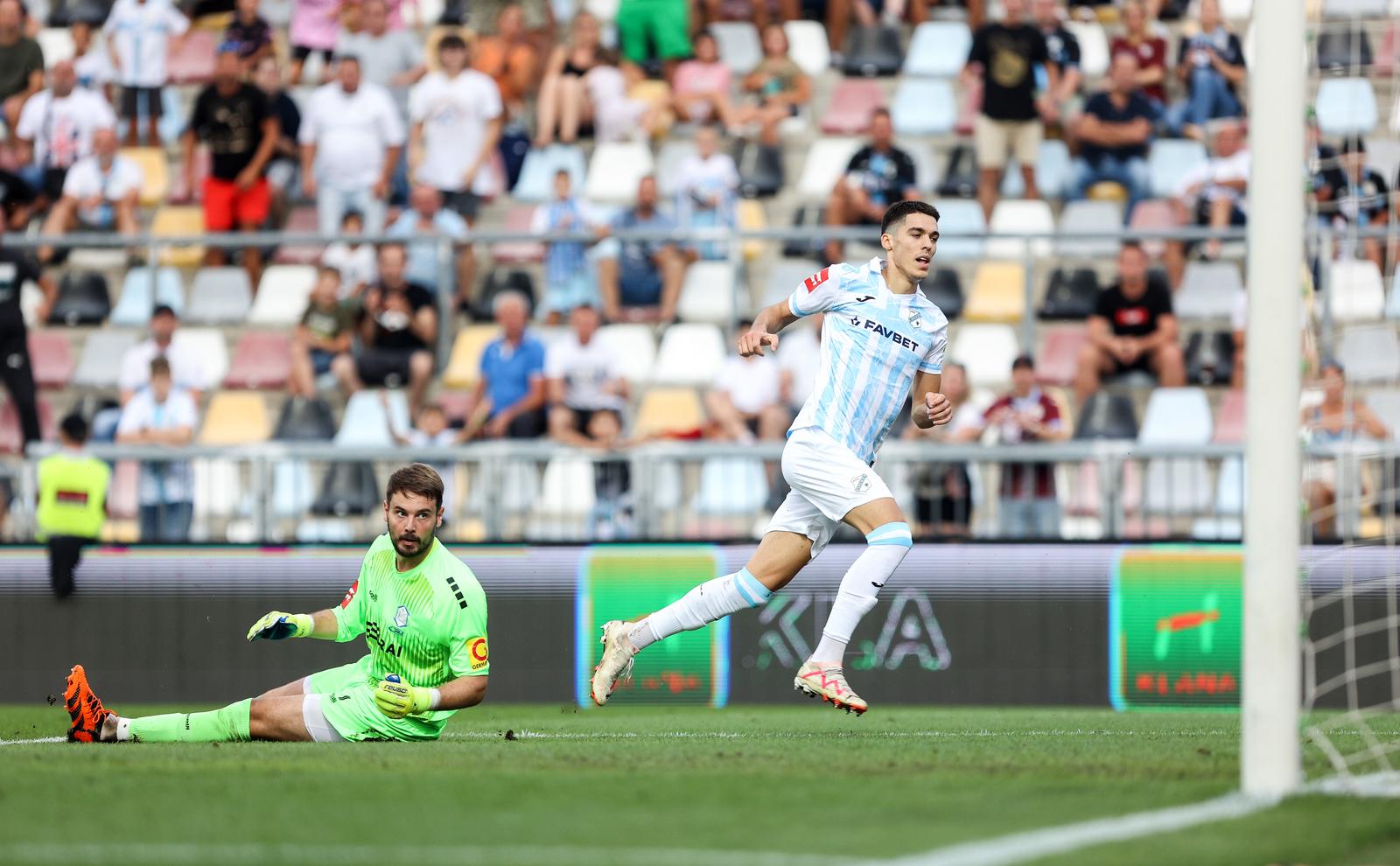 Rijeka: HNK Rijeka i NK Varaždin susreli su se u 7. kolu SuperSport HNL-a Rijeka: HNK Rijeka i NK Varaždin susreli su se u 7. kolu SuperSport HNL-a