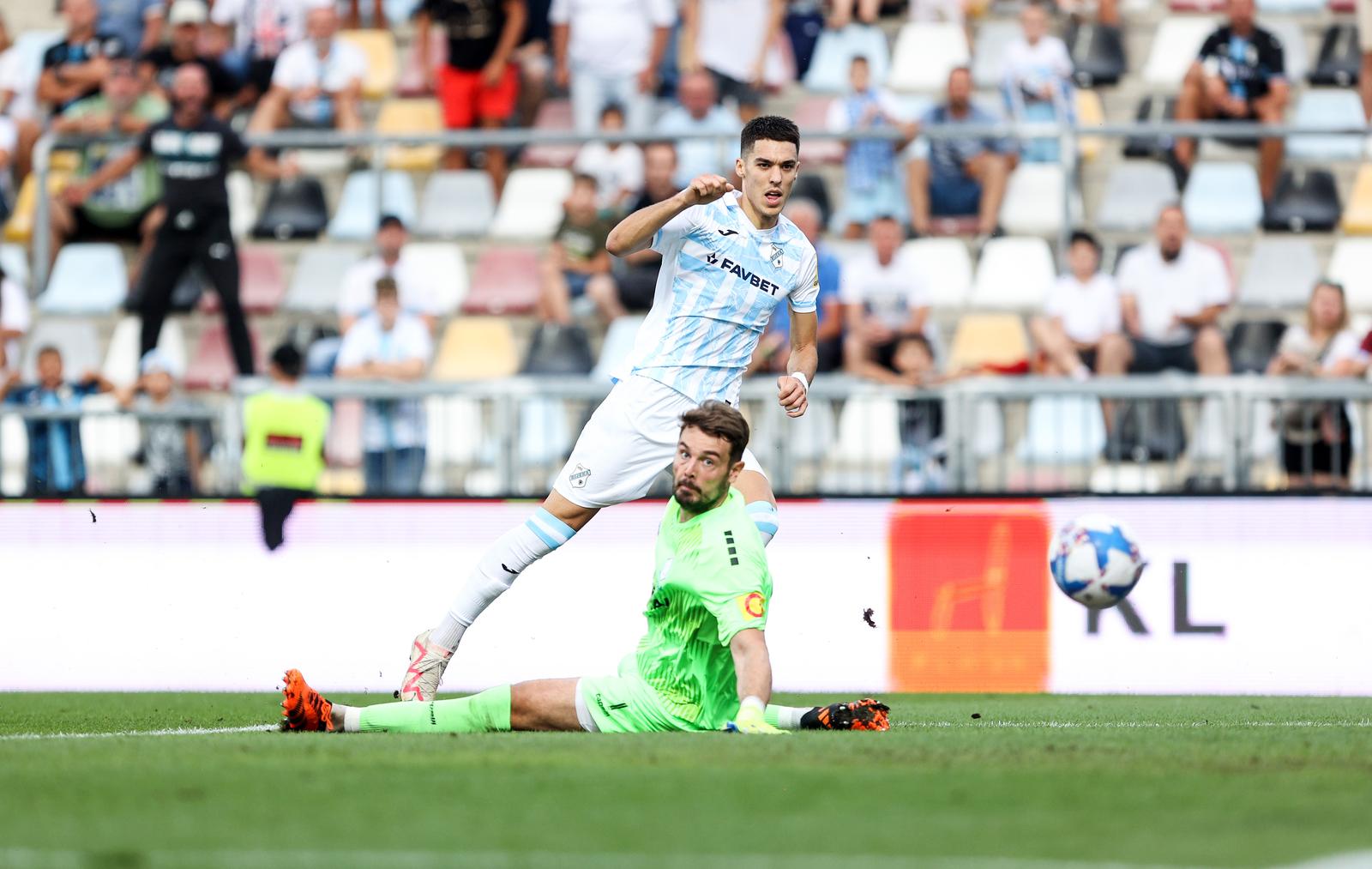 Rijeka: HNK Rijeka i NK Varaždin susreli su se u 7. kolu SuperSport HNL-a Rijeka: HNK Rijeka i NK Varaždin susreli su se u 7. kolu SuperSport HNL-a