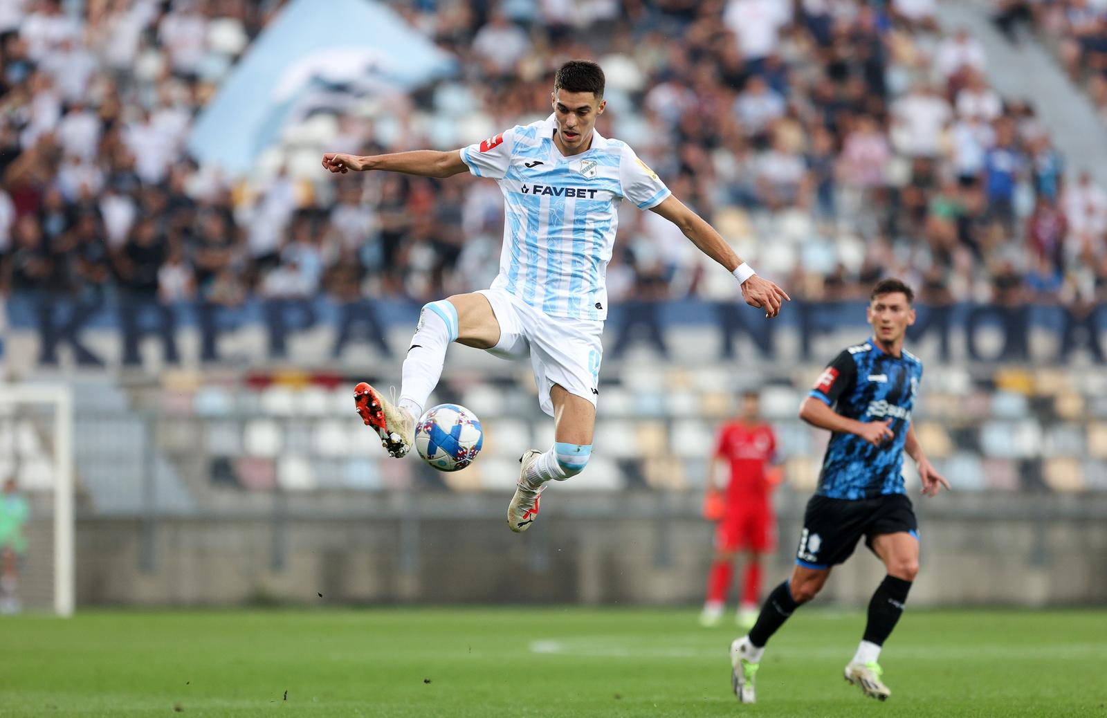 Rijeka: HNK Rijeka i NK Varaždin susreli su se u 7. kolu SuperSport HNL-a Rijeka: HNK Rijeka i NK Varaždin susreli su se u 7. kolu SuperSport HNL-a