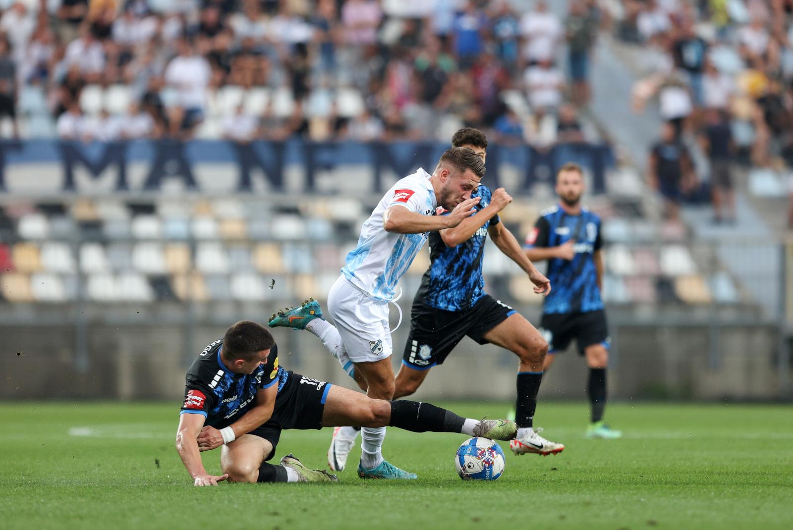 Rijeka: HNK Rijeka i NK Varaždin susreli su se u 7. kolu SuperSport HNL-a Rijeka: HNK Rijeka i NK Varaždin susreli su se u 7. kolu SuperSport HNL-a
