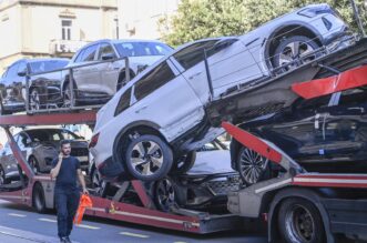 Rijeka: S kamiona za prijevoz automobila visi skupocijeni Audi