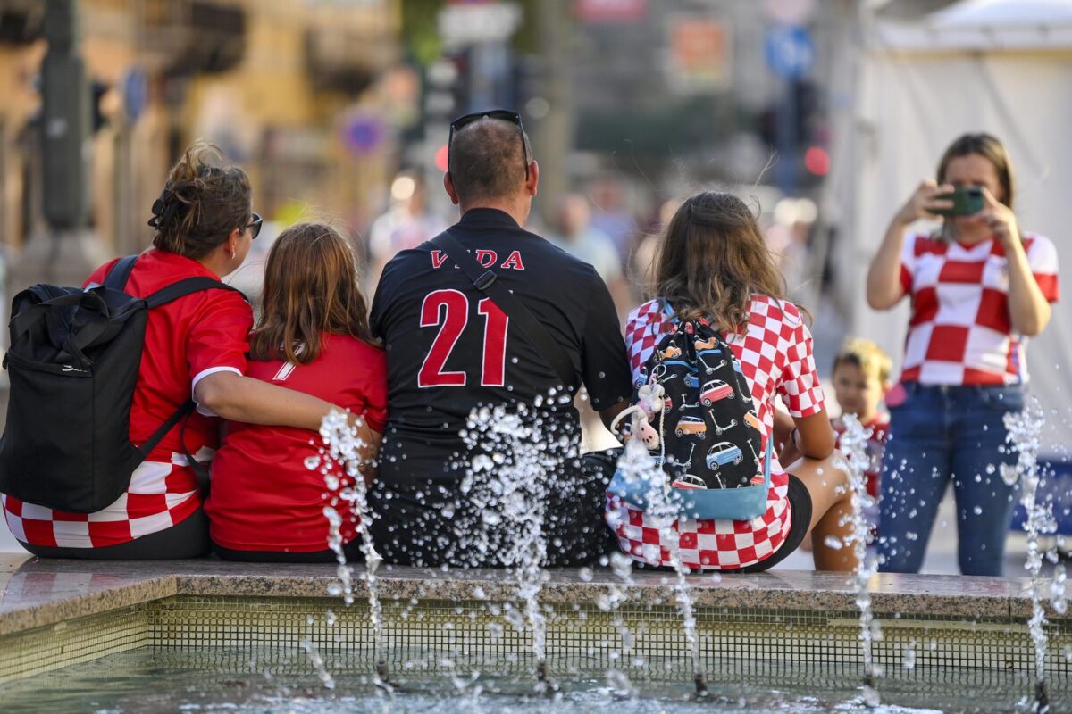 Rijeka: Okupljanje navijača u gradu uoči utakmice Hrvatska - Latvija