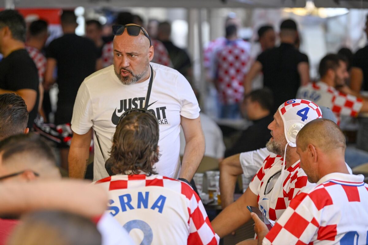 Rijeka: Okupljanje navijača u gradu uoči utakmice Hrvatska - Latvija
