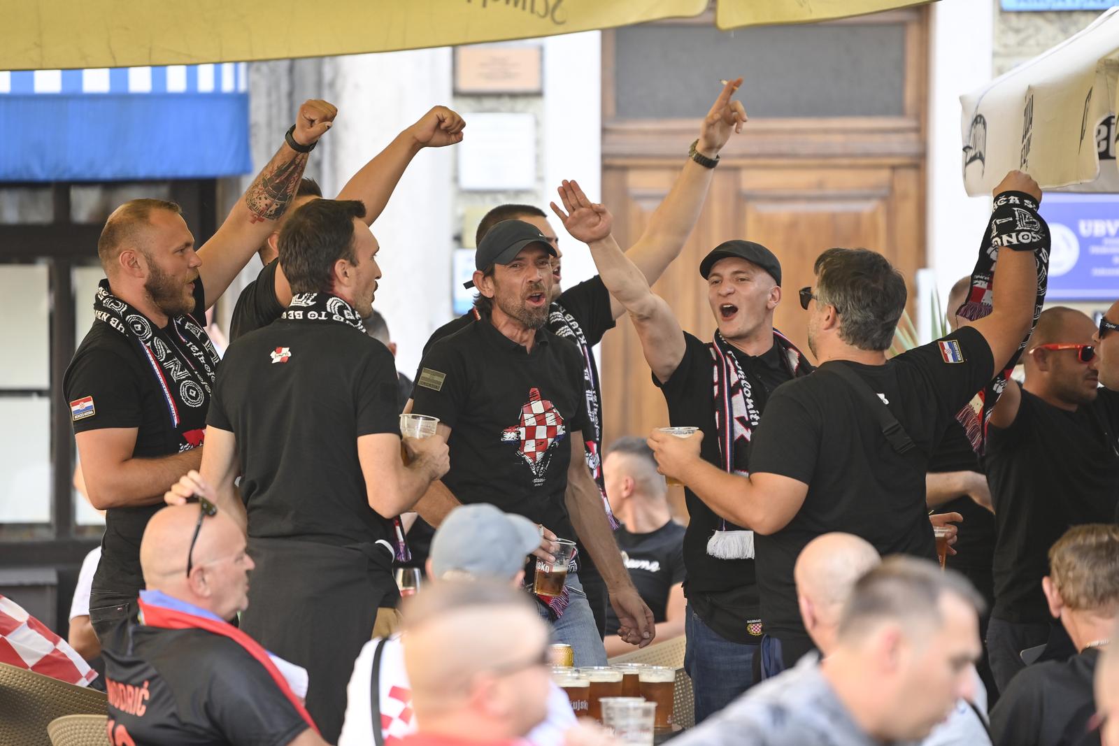 Rijeka: Okupljanje navijača u gradu uoči utakmice Hrvatska – Latvija