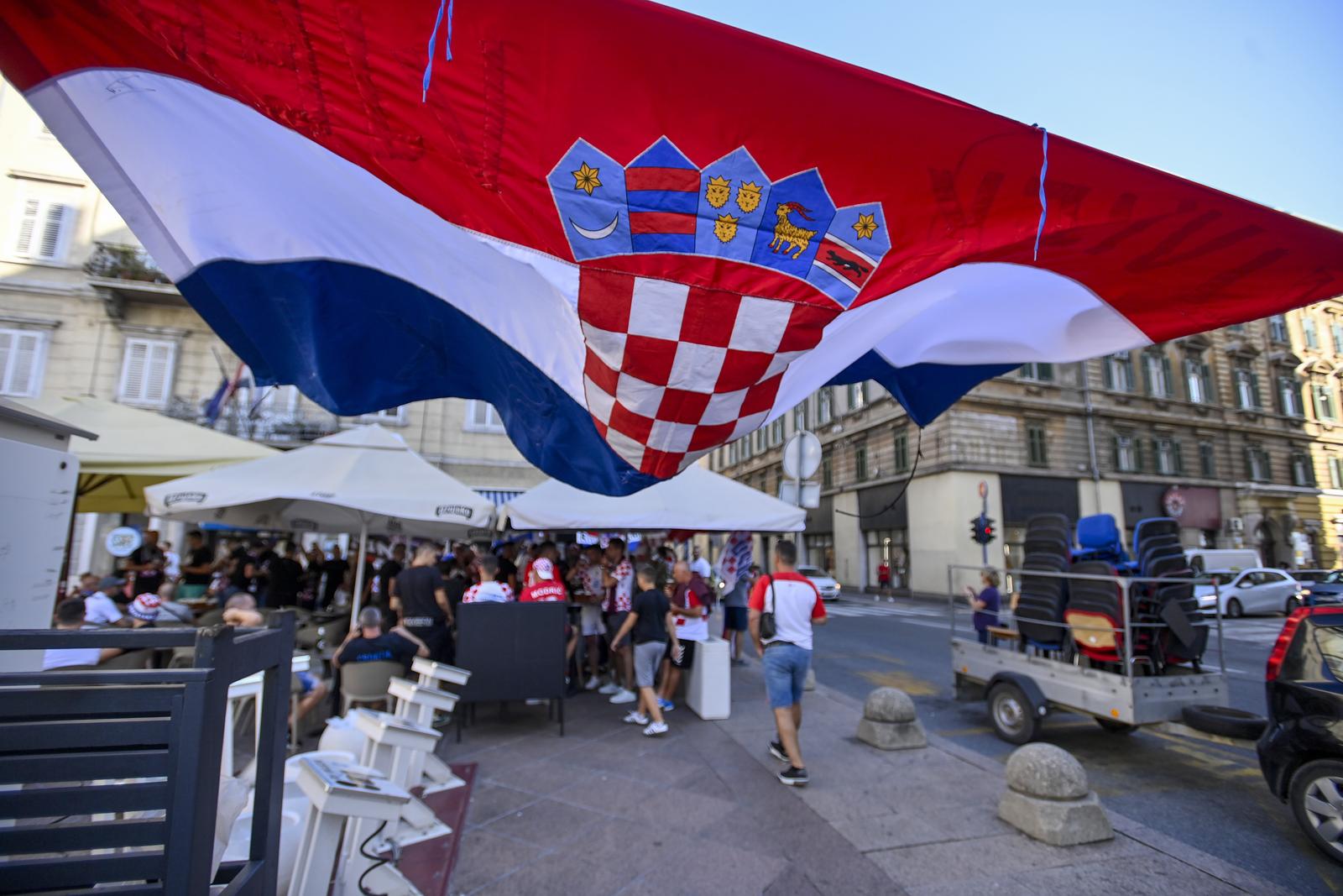 Rijeka: Okupljanje navijača u gradu uoči utakmice Hrvatska – Latvija
