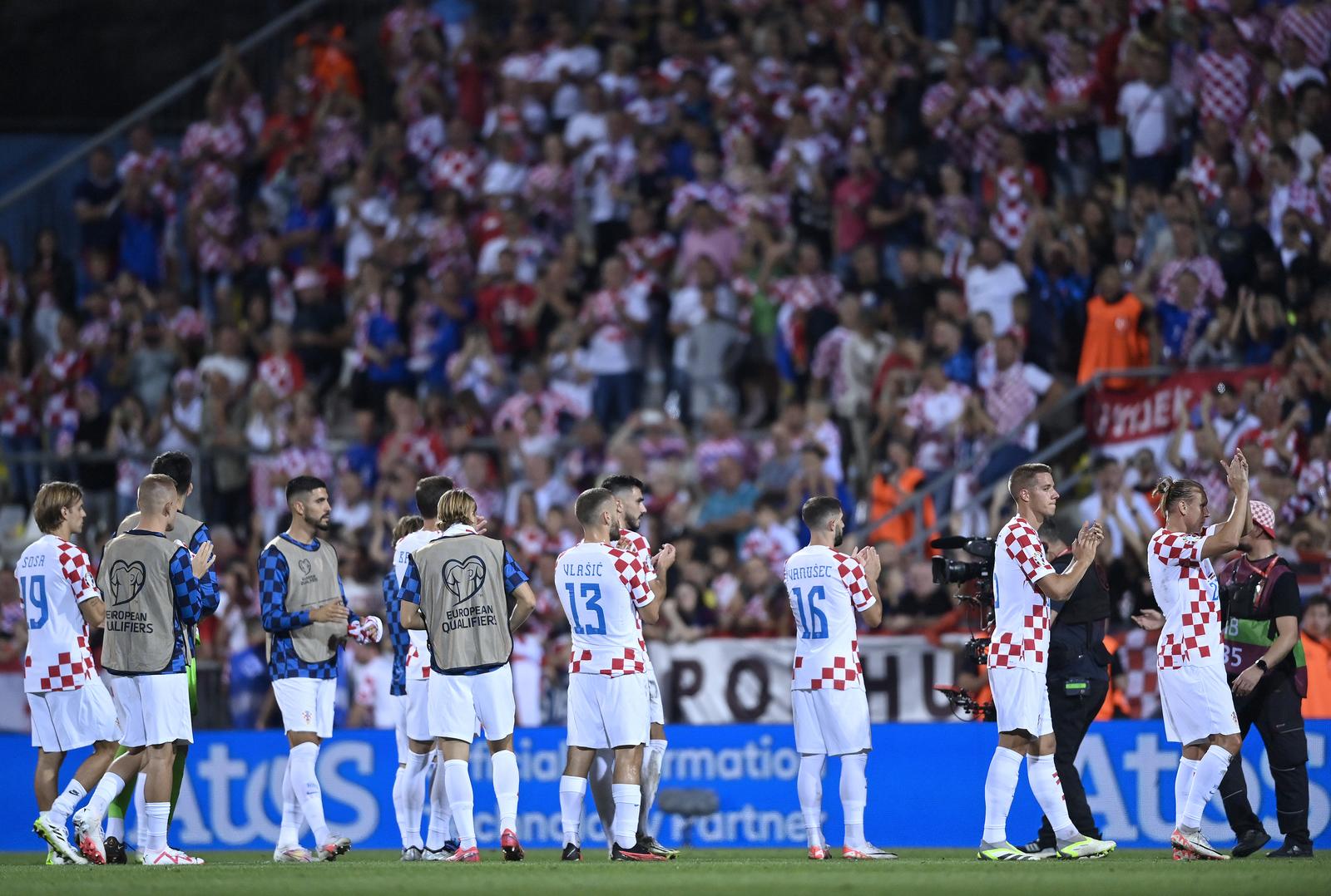 Sportske novosti - RUŽNE SCENE NA RUJEVICI Sukob policije i navijača: 'Više  navijača HNK Rijeka napalo zaštitara angažiranog na osiguranju