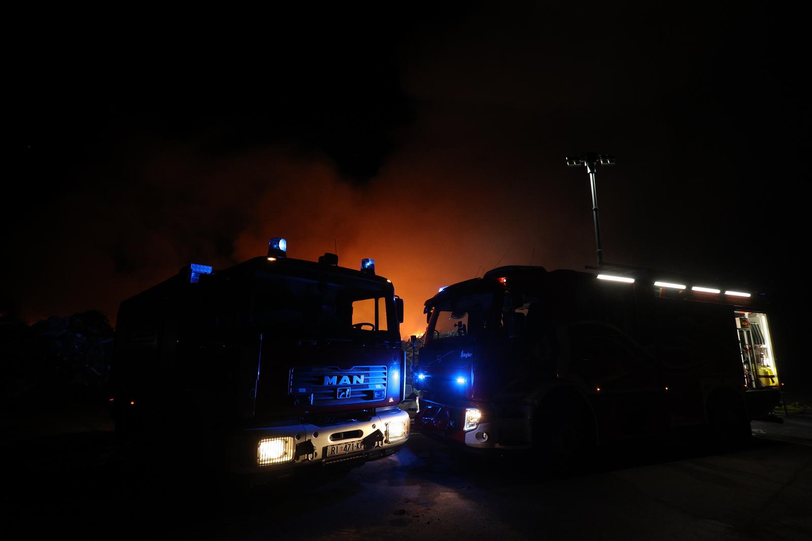 Rijeka: Požar u reciklažnom dvoristu Pehlin