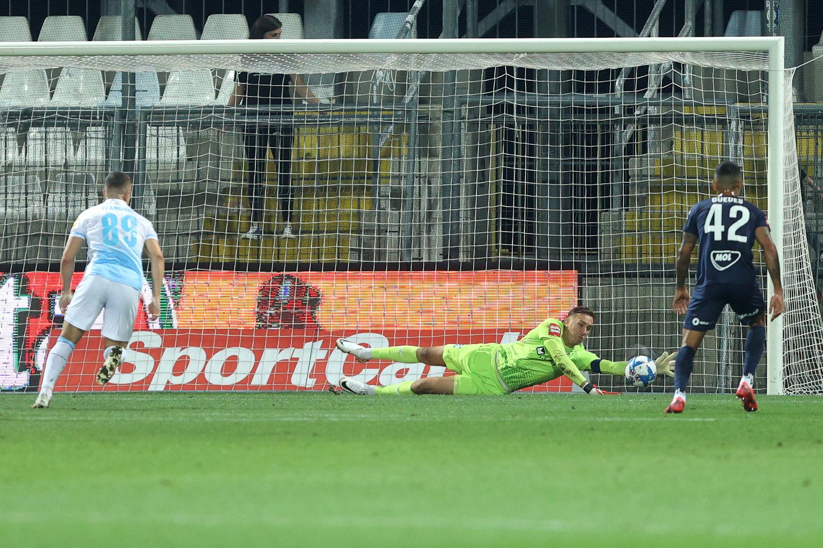 Rijeka: HNK Rijeka i NK Osijek susreli su se u 8. kolu SuperSport HNL-a Rijeka: HNK Rijeka i NK Osijek susreli su se u 8. kolu SuperSport HNL-a