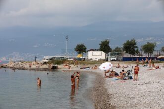 Opatija: Kupa?i na plai Kantrida uivaju u babljem ljetu