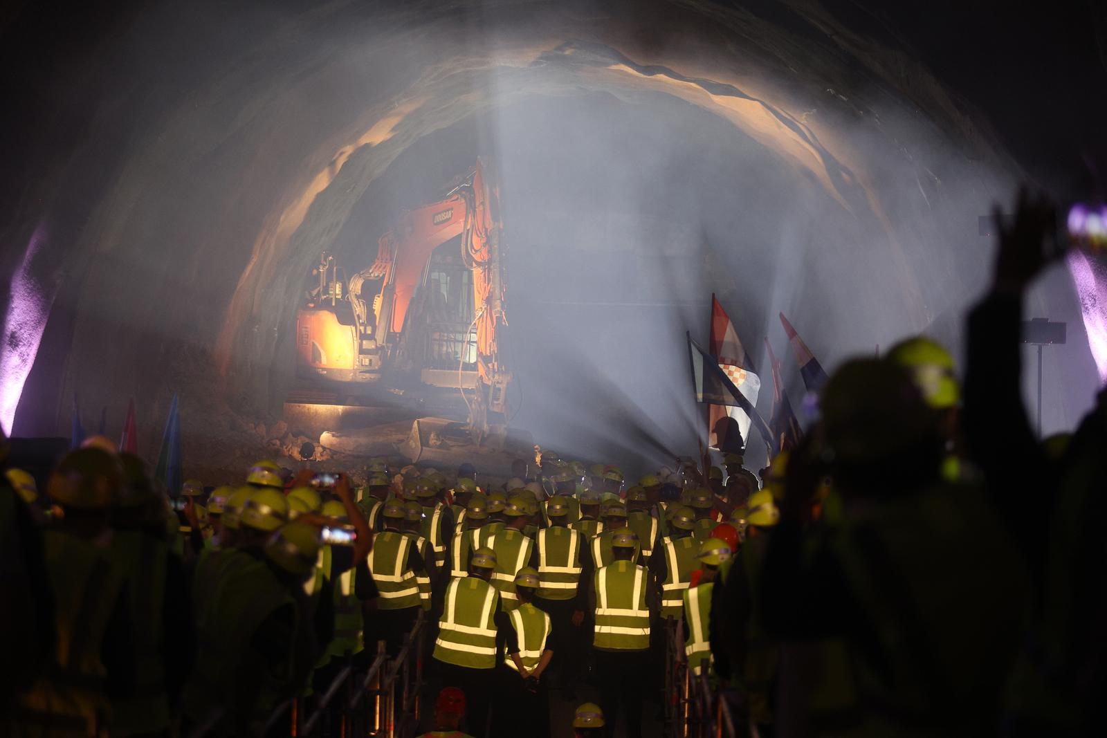 Svečano obilježavanje proboja druge cijevi tunela Učka Svečano obilježavanje proboja druge cijevi tunela Učka