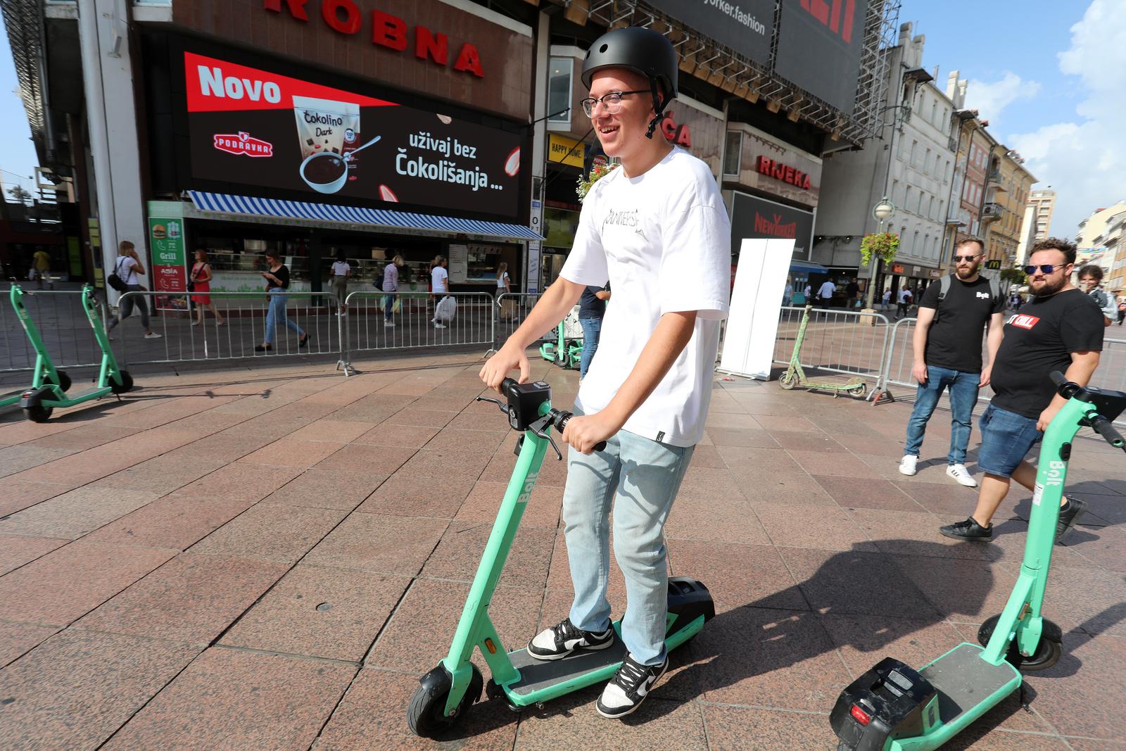 Rijeka: Edukacija sigurne voznje e-romobilima Rijeka: Edukacija sigurne voznje e-romobilima