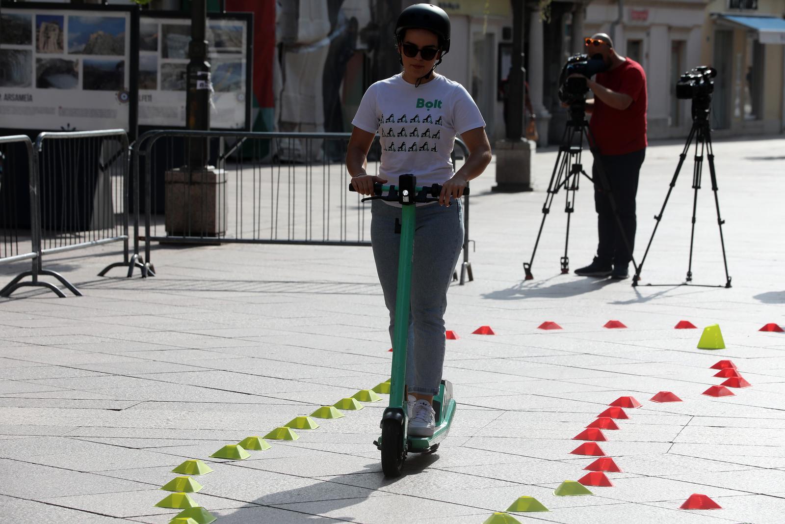 Rijeka: Edukacija sigurne voznje e-romobilima Rijeka: Edukacija sigurne voznje e-romobilima