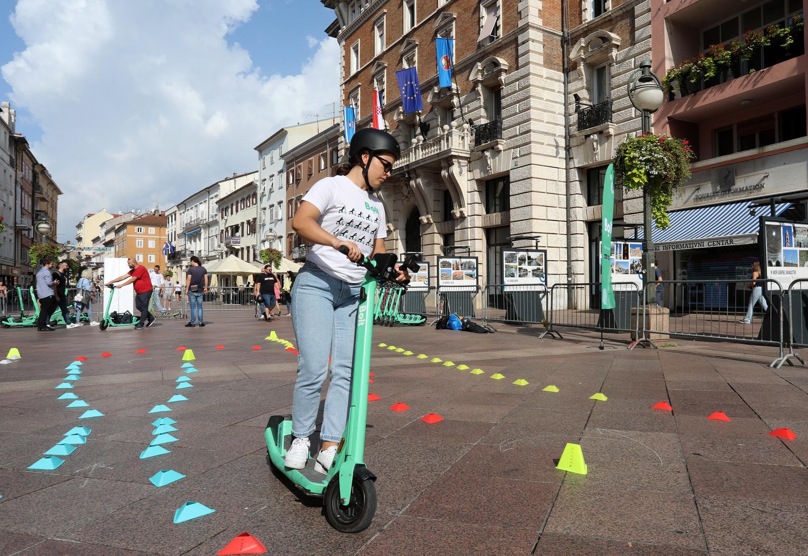 Rijeka: Edukacija sigurne voznje e-romobilima Rijeka: Edukacija sigurne voznje e-romobilima