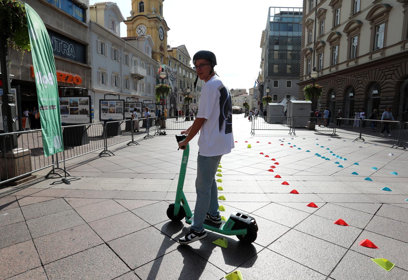 Rijeka: Edukacija sigurne voznje e-romobilima Rijeka: Edukacija sigurne voznje e-romobilima