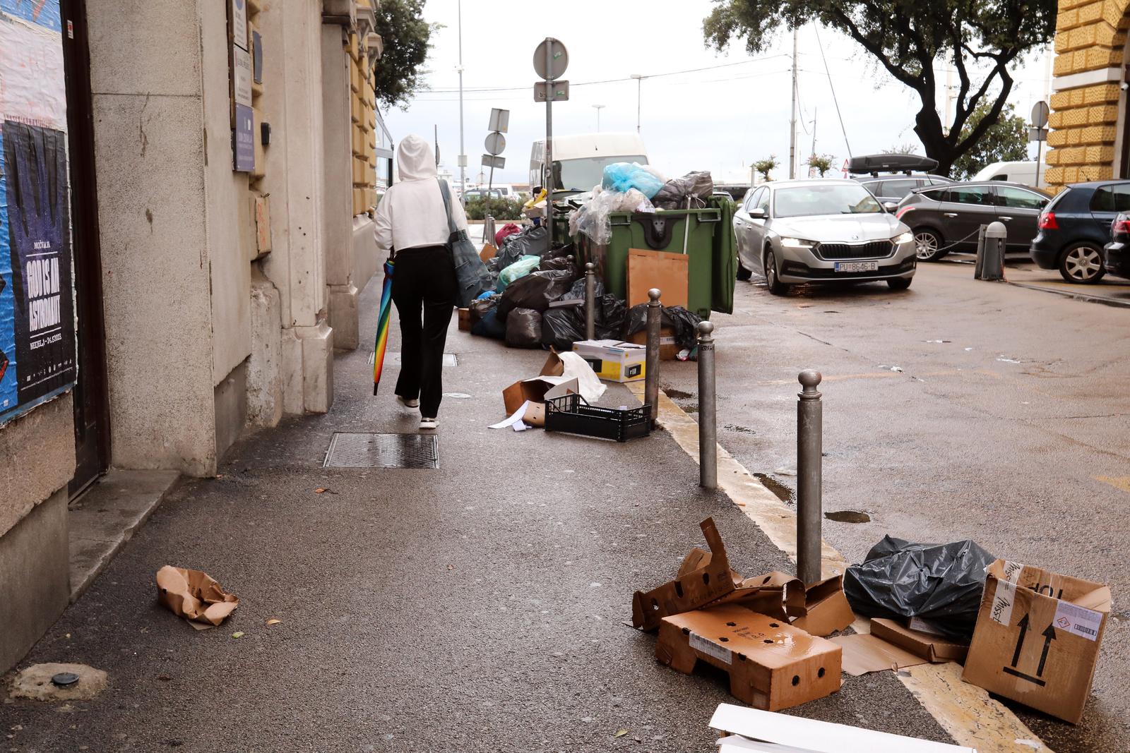 Rijeka: Gomilanje smeća na gradskim ulicama