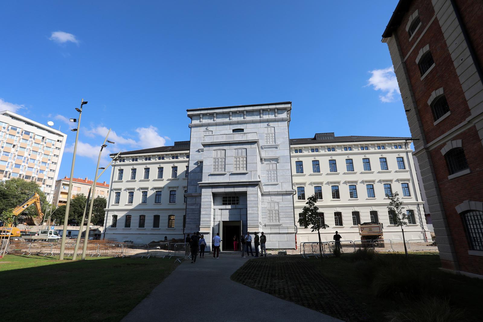 Rijeka: Obilazak Gradske knjiižnice Rijeka u Art Kvartu
