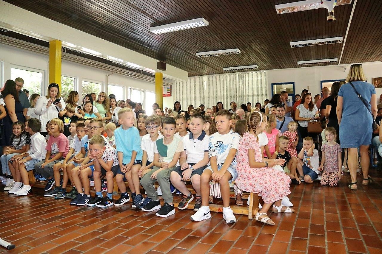 Prvi-dan-škole-u-Osnovnoj-školi-Fran-Franković-1 Prvi-dan-škole-u-Osnovnoj-školi-Fran-Franković-1