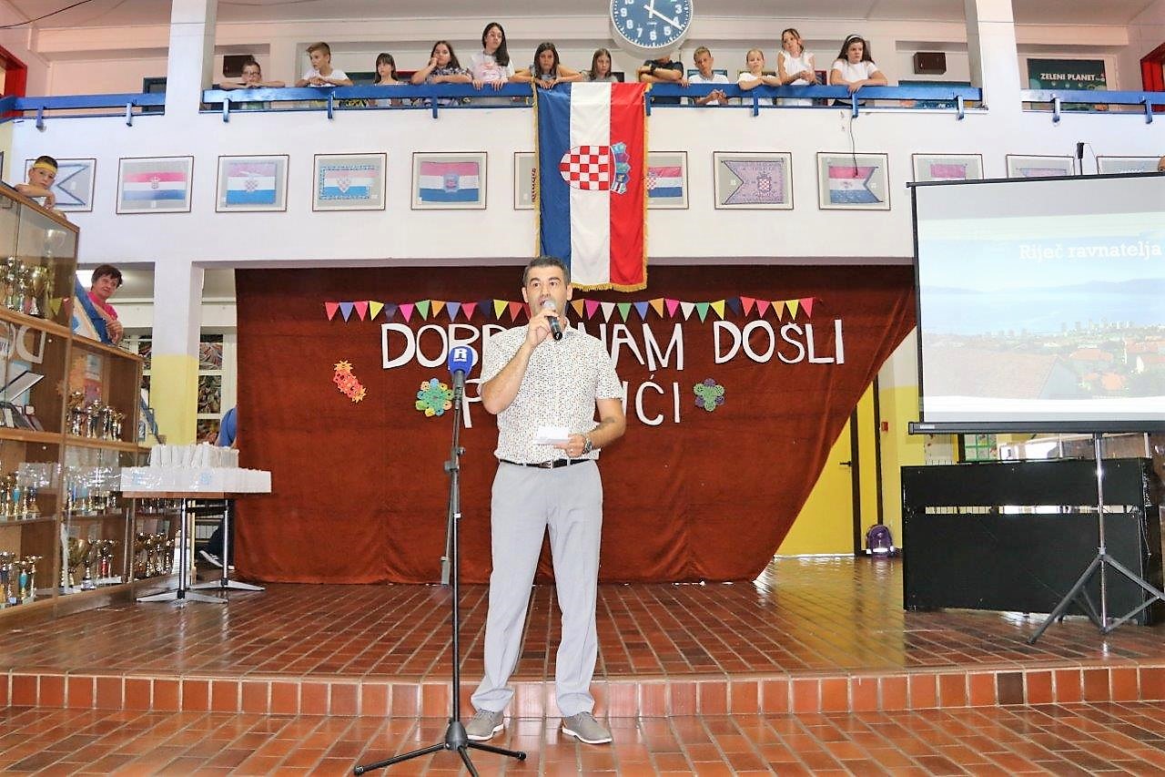 Prvi-dan-škole-u-Osnovnoj-školi-Fran-Franković-12 Prvi-dan-škole-u-Osnovnoj-školi-Fran-Franković-12