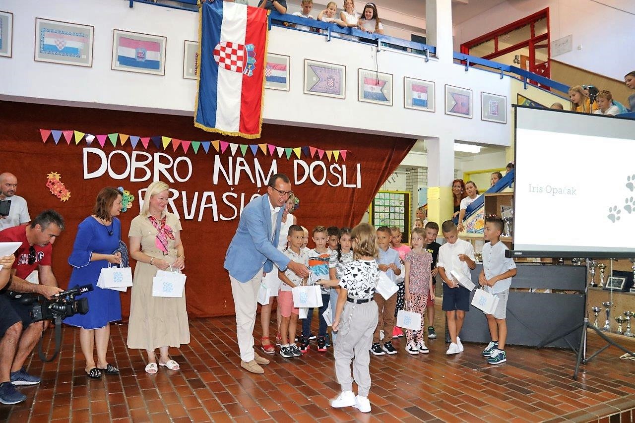 Prvi-dan-škole-u-Osnovnoj-školi-Fran-Franković-14 Prvi-dan-škole-u-Osnovnoj-školi-Fran-Franković-14