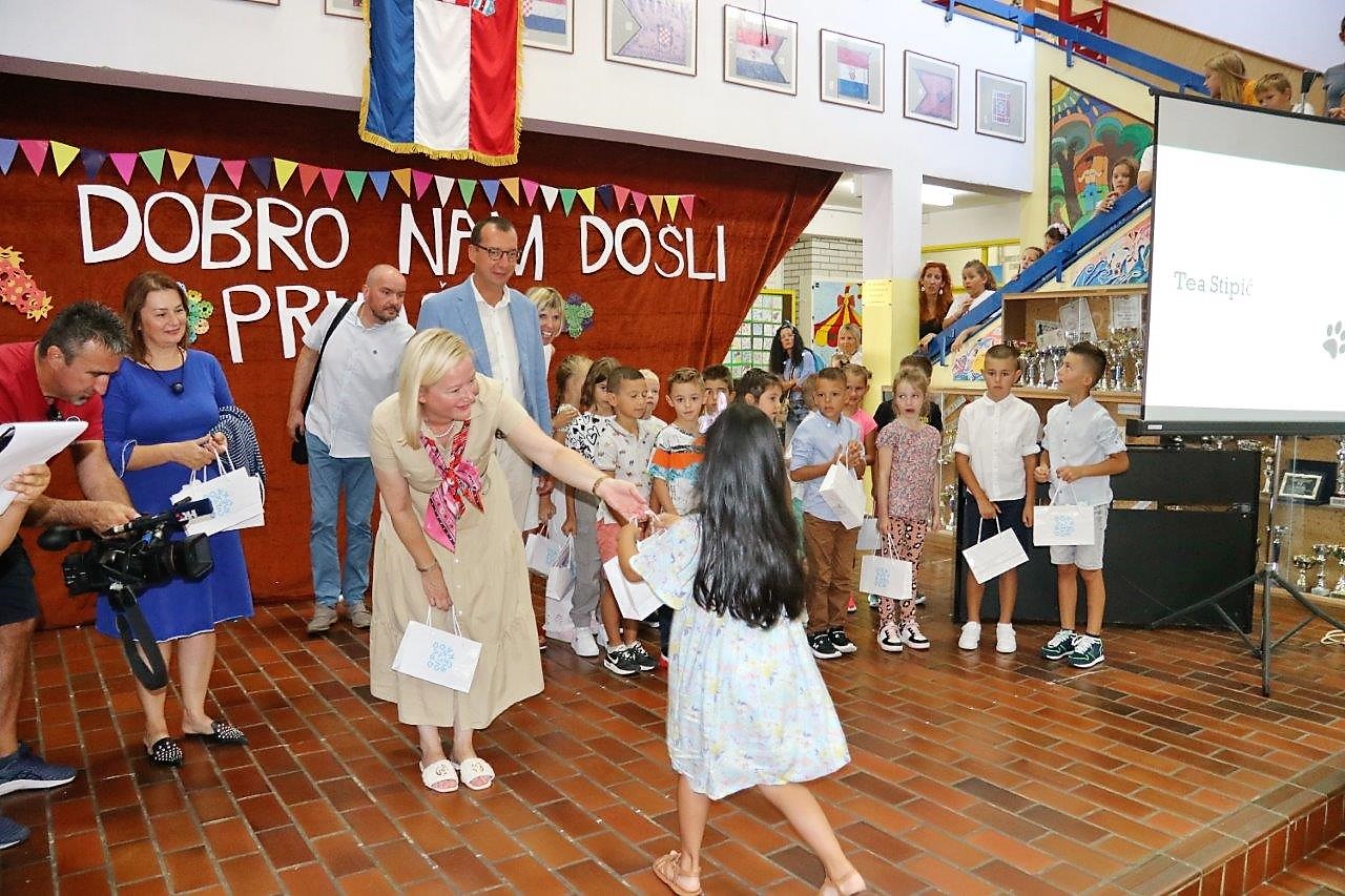 Prvi-dan-škole-u-Osnovnoj-školi-Fran-Franković-15 Prvi-dan-škole-u-Osnovnoj-školi-Fran-Franković-15