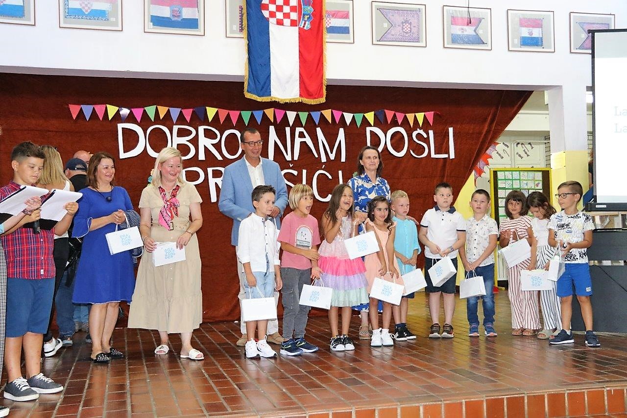 Prvi-dan-škole-u-Osnovnoj-školi-Fran-Franković-17 Prvi-dan-škole-u-Osnovnoj-školi-Fran-Franković-17