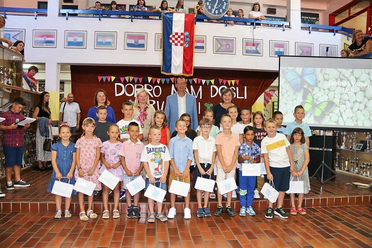 Prvi-dan-škole-u-Osnovnoj-školi-Fran-Franković-21 Prvi-dan-škole-u-Osnovnoj-školi-Fran-Franković-21