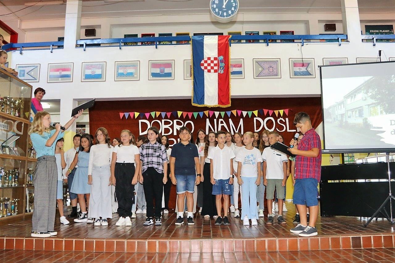 Prvi-dan-škole-u-Osnovnoj-školi-Fran-Franković-7 Prvi-dan-škole-u-Osnovnoj-školi-Fran-Franković-7