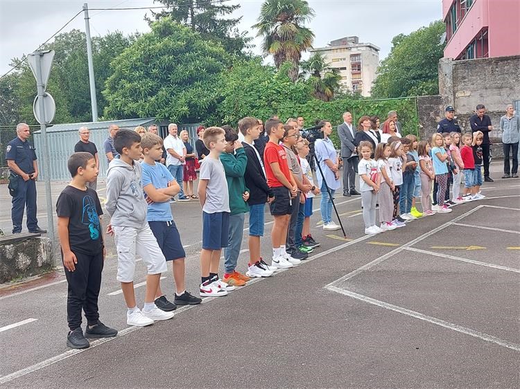 Prvi koraci 9 Prvi koraci 9