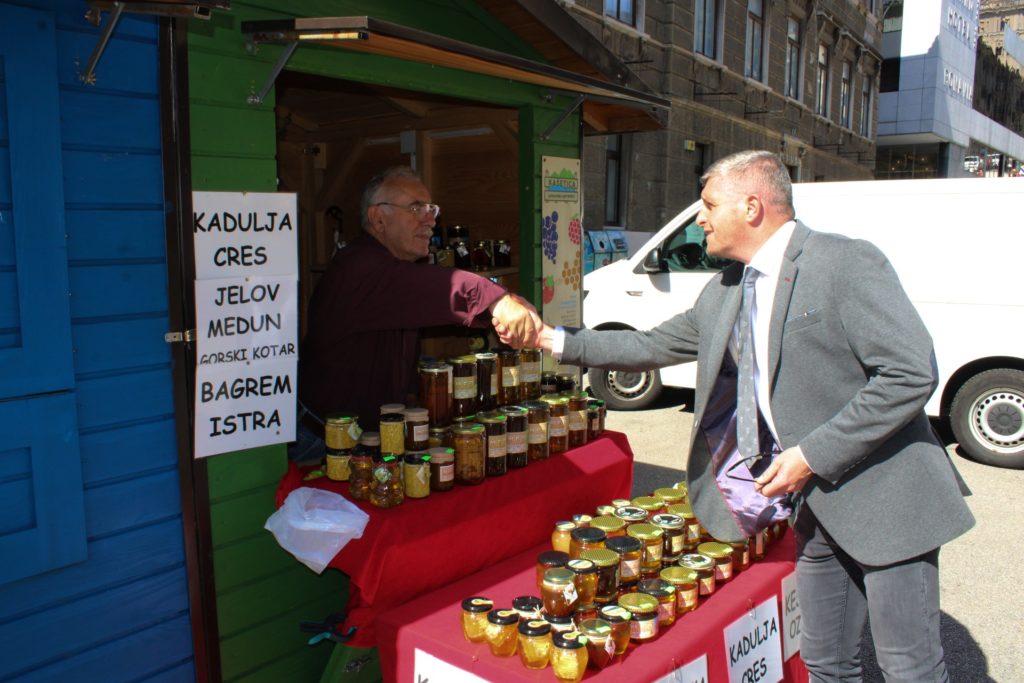 sajam autohtonih proizvoda (2) sajam autohtonih proizvoda (2)