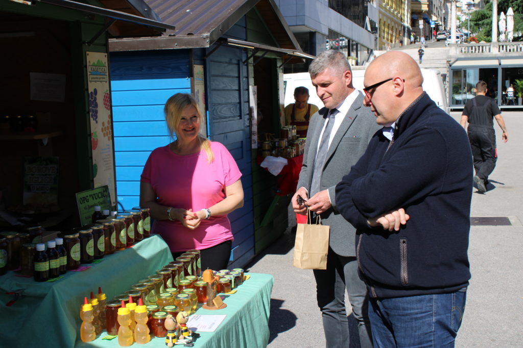 sajam autohtonih proizvoda (4) sajam autohtonih proizvoda (4)