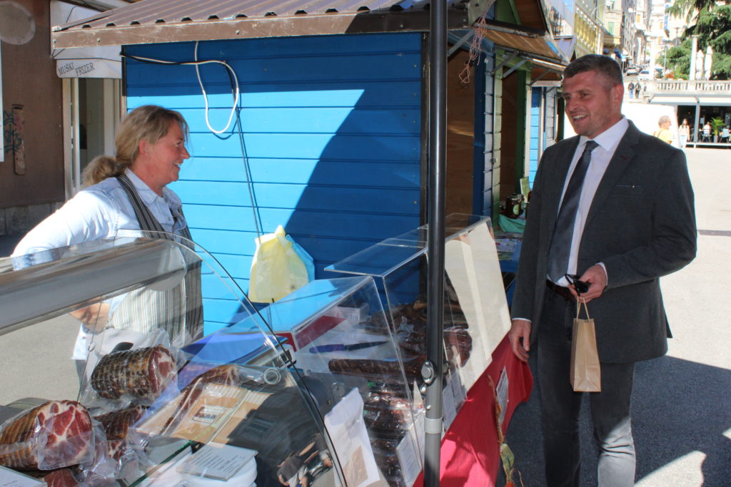 sajam autohtonih proizvoda (5) sajam autohtonih proizvoda (5)