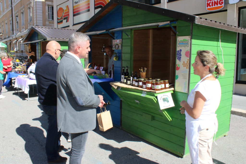 sajam autohtonih proizvoda (6) sajam autohtonih proizvoda (6)