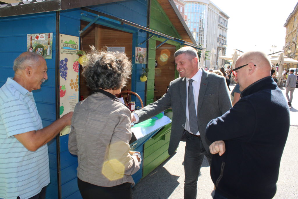 sajam autohtonih proizvoda (7) sajam autohtonih proizvoda (7)