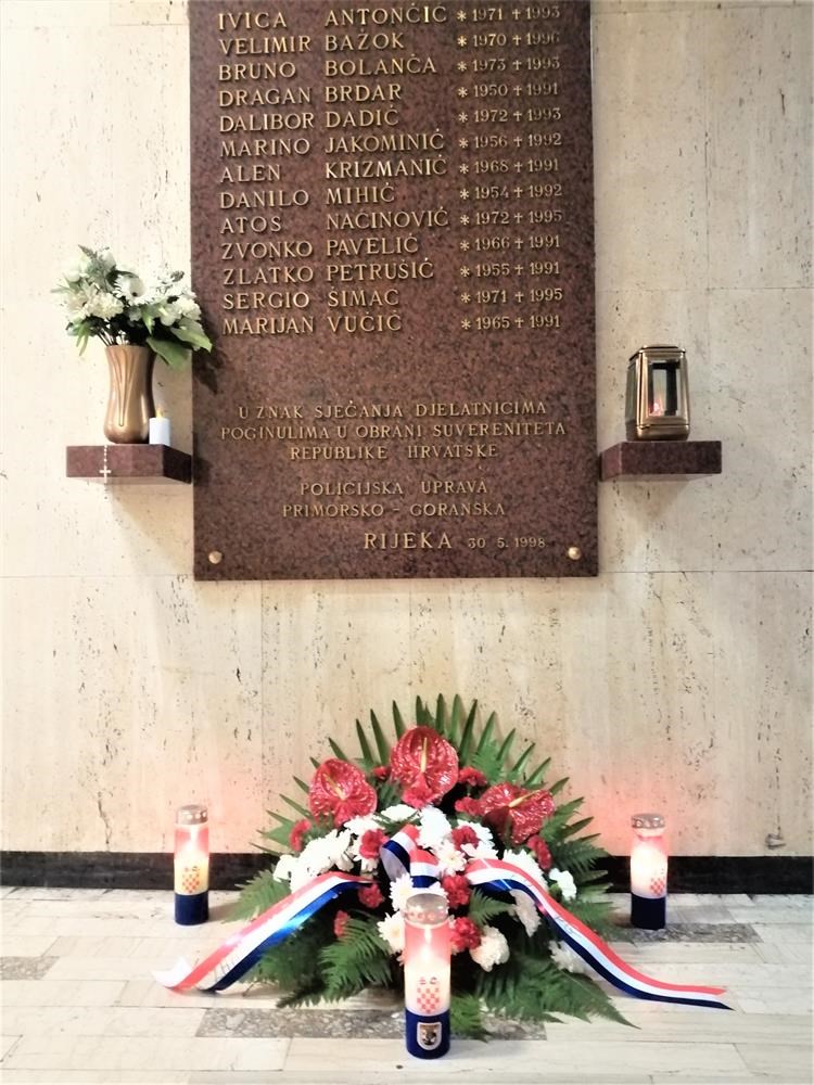 BSS-SPOMENIK U ZGRADI-ZADNJA