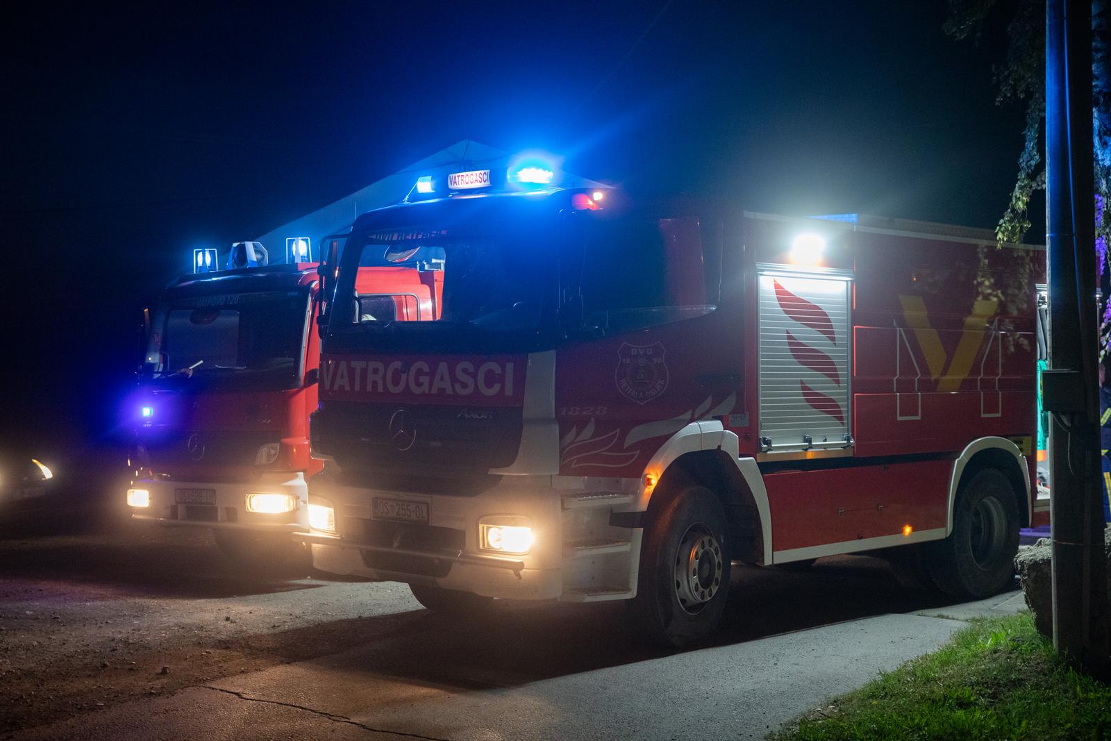 Buknuo požar uskladištene plastike u pogonu osječke tvrtke “Drava International” Buknuo požar uskladištene plastike u pogonu osječke tvrtke “Drava International”