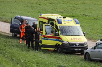 Zagreb: U prevrtanju policijskog terenca jedan policajac poginuo, trojica ozlijeđena