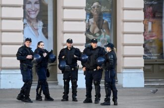 Zagreb: Već uobičajeno u prvoj suboti u mjesecu na trgovima hrvatskih gradova su molitelji