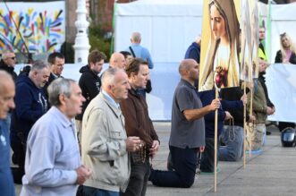 Zagreb: Već uobičajeno u prvoj suboti u mjesecu na trgovima hrvatskih gradova su molitelji