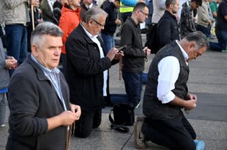 Zagreb: Već uobičajeno u prvoj suboti u mjesecu na trgovima hrvatskih gradova su molitelji