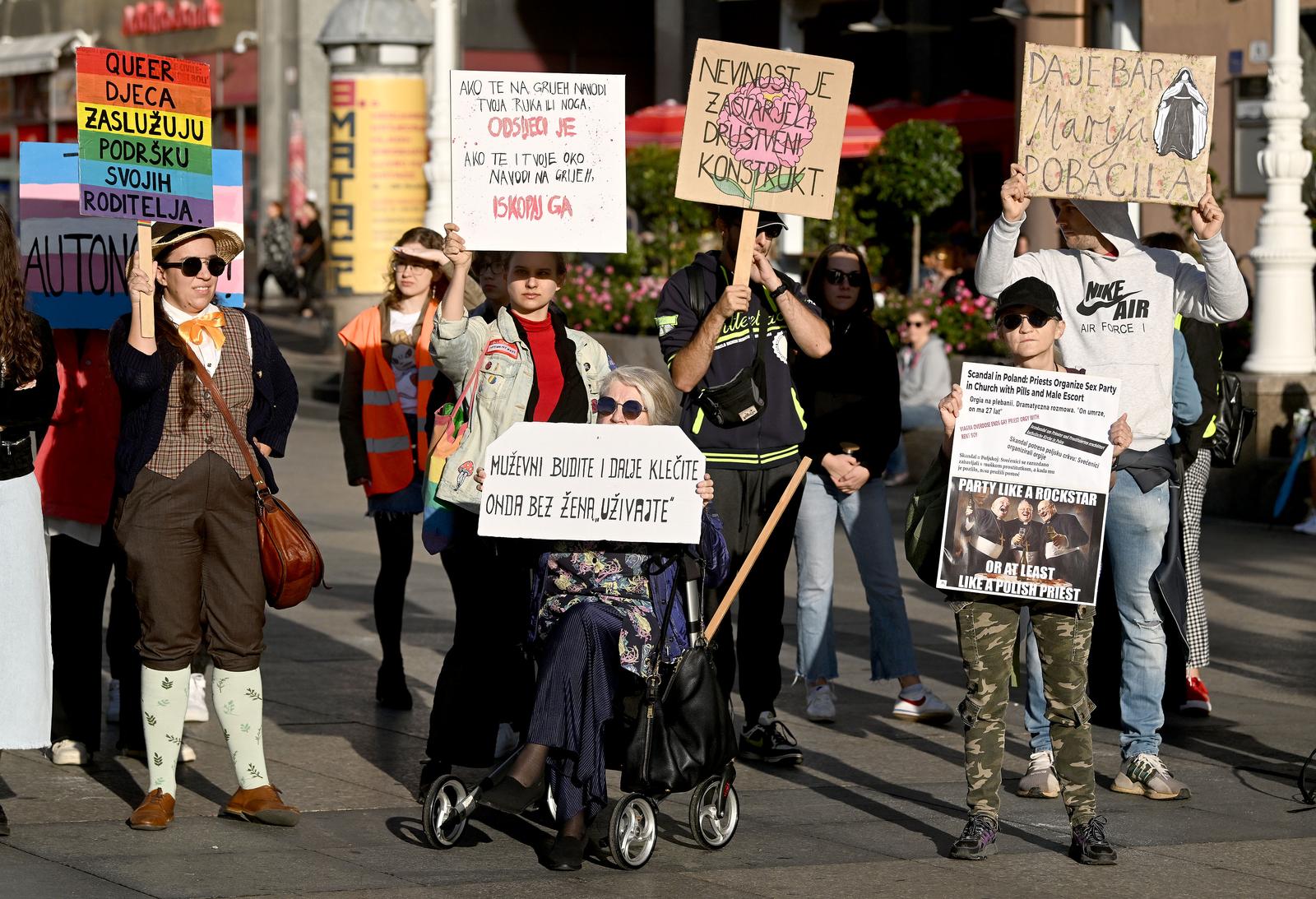 Zagreb: Tijekom molitve muškaraca trajao je i prosvjed protiv istih