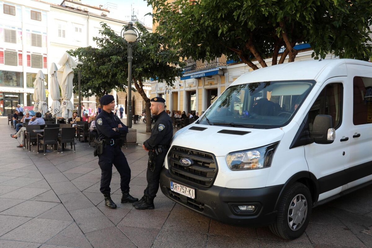 Rijeka: Policija na gradskim ulicama uo?i susreta Rijeke i Hajduka