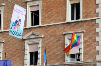 Rijeka: LGBT zastave na Korzu uo?i otvorenja festivala Smoqua