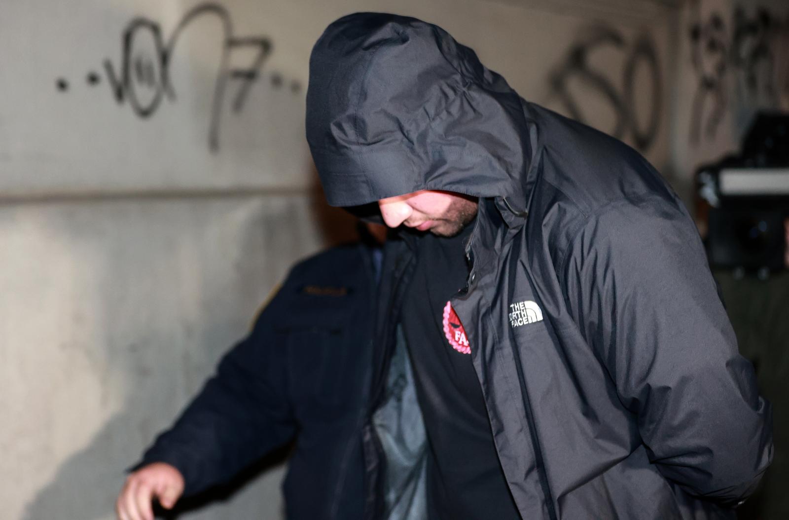 Privo?enje osumnji?enih navija?a na Prekrajni sud u Osijeku