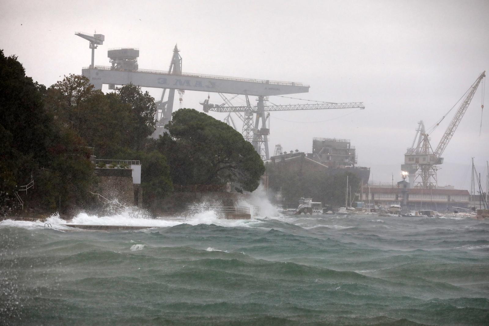 Rijeka: Jaka kisa i jugo na moru pred Rijekom Rijeka: Jaka kisa i jugo na moru pred Rijekom