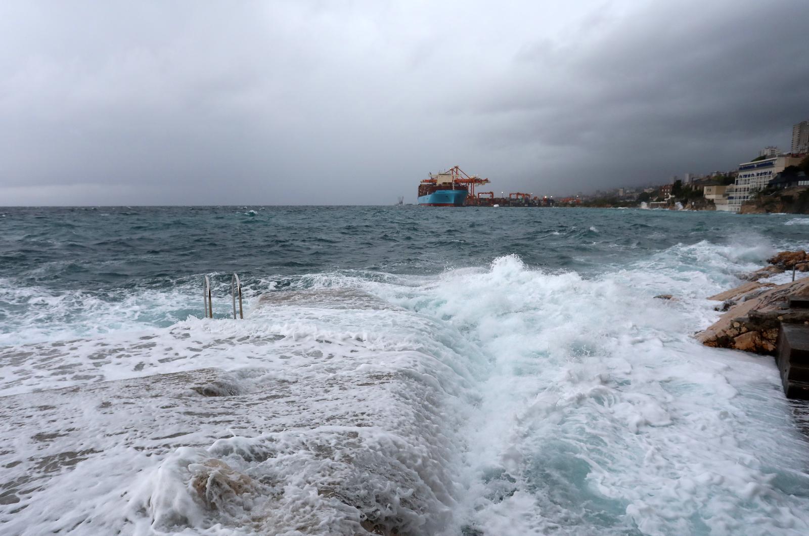 Rijeka: Jaka kisa i jugo na moru pred Rijekom Rijeka: Jaka kisa i jugo na moru pred Rijekom
