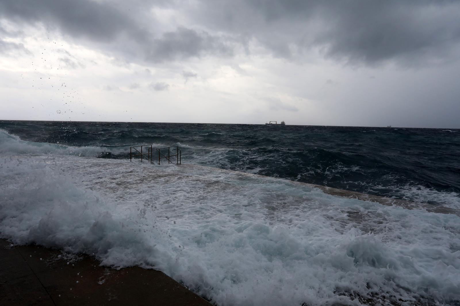 Rijeka: Jaka kisa i jugo na moru pred Rijekom Rijeka: Jaka kisa i jugo na moru pred Rijekom