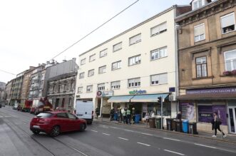 Zagreb: Autom uletio u trgovinu, dvoje ozlijeđenih