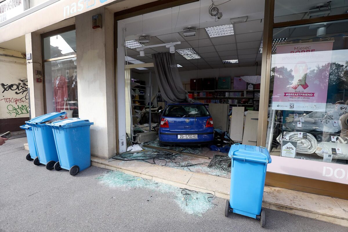 Zagreb: Autom uletio u trgovinu, dvoje ozlijeđenih