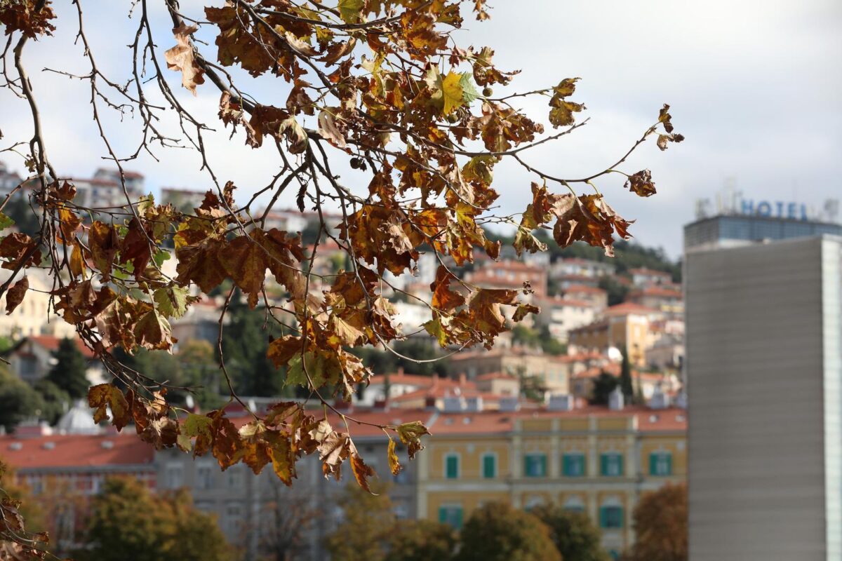 Rijeka: Sun?an jesenski dan u gradu