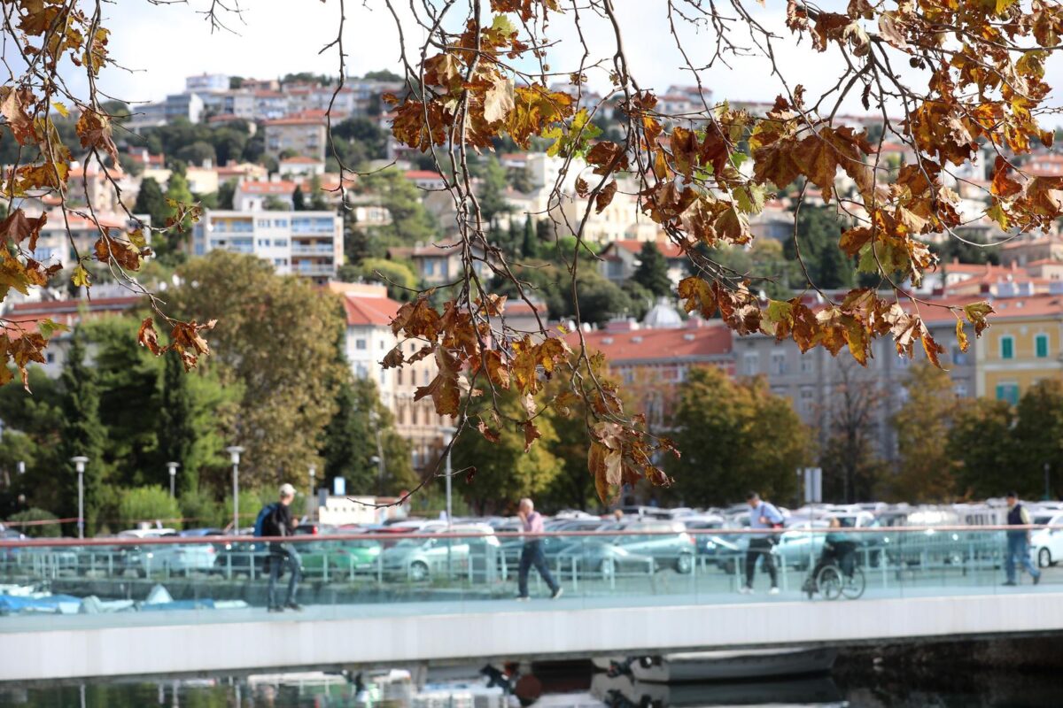 Rijeka: Sunčan jesenski dan u gradu